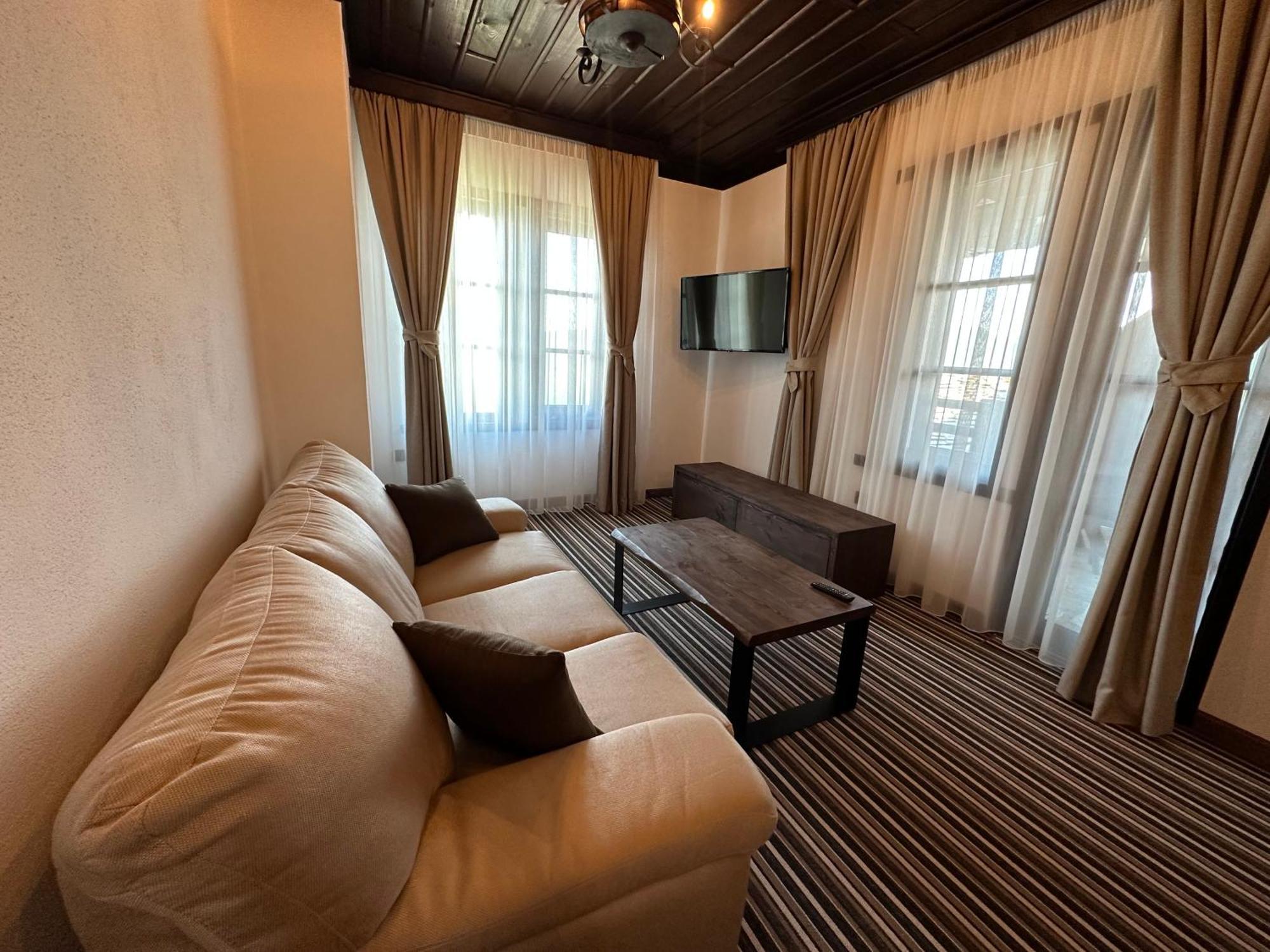 Hotel Лєштен Екстер'єр фото